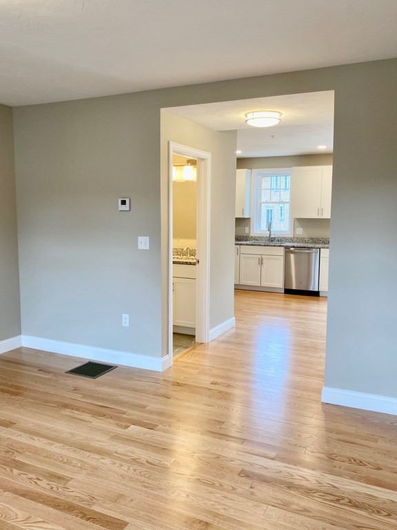 https://mpmhome.managebuilding.com/Resident/api/public/files/download/listingImages?fileName=482a3e075e1a47f19ffbcfd4d493a675.jpg