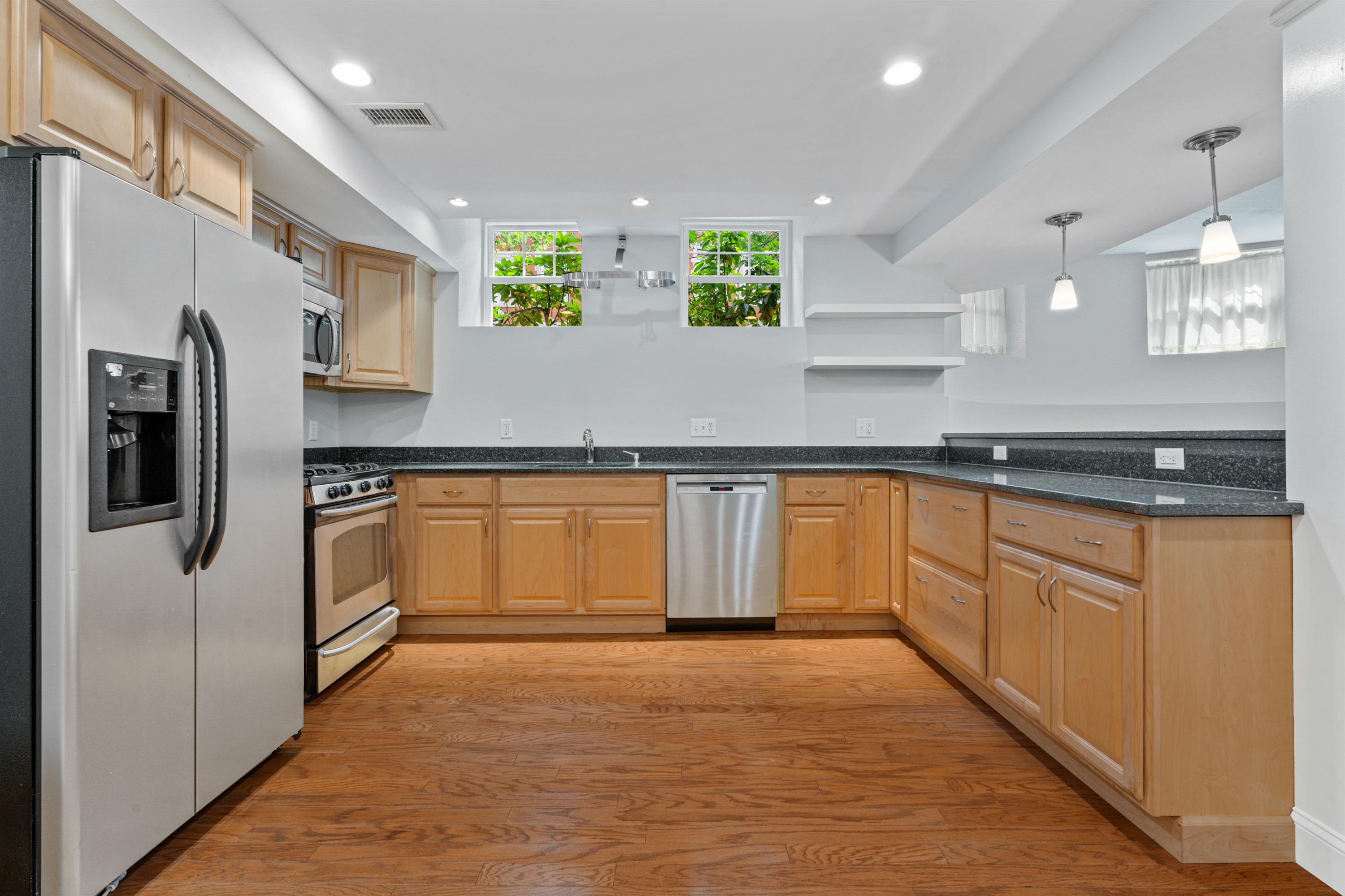 https://mpmhome.managebuilding.com/Resident/api/public/files/download/listingImages?fileName=5e12d617999547528c1932f3f8c25b9f.jpg